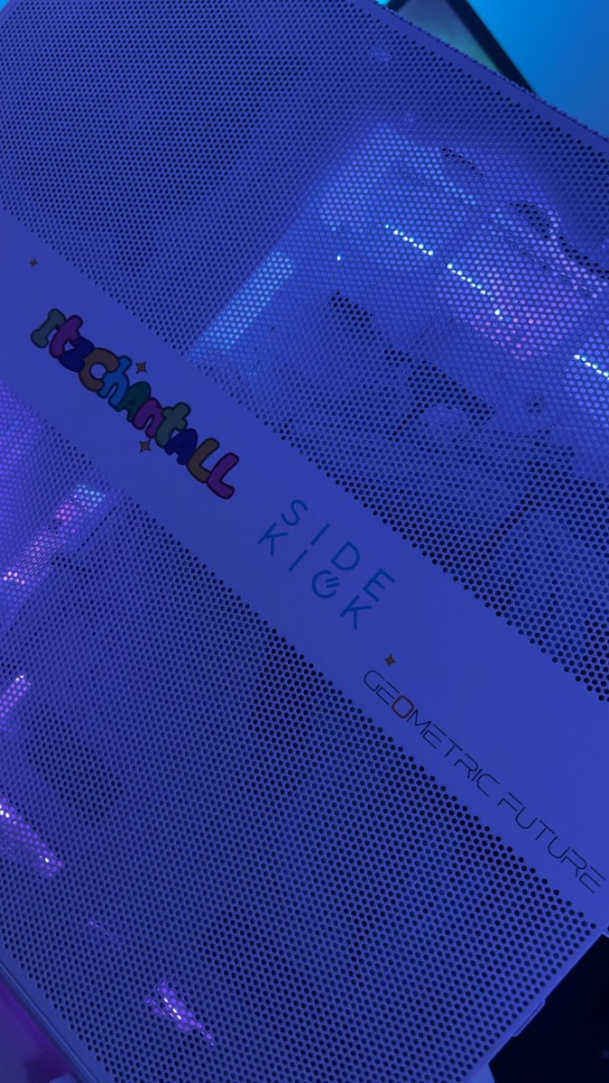 Itzchantall_'s tweet image. Little sneak peek and Ohhhhh my goodness!!! @sidekickpc 
She’s BEAUTIFUL! 😍 

(Sorry for the most beautiful spam you’ve ever seen, she’s so worth it) 
#pcbuild #sponsored #gamingpc