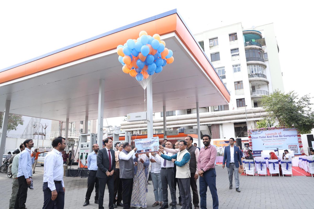 IOCL_Rajasthan's tweet photo. Redefining service excellence at every touchpoint
#IndianOil elevates customer experience with Clean Toilet &amp; Free Air Campaign launched by ED&amp;SH, RSO Impeccable hygiene, guaranteed free air &amp; ₹100 XTRAREWARD on verified concerns
Customer First isn't a promise, it's our standard https://t.co/Akrf65mZOt