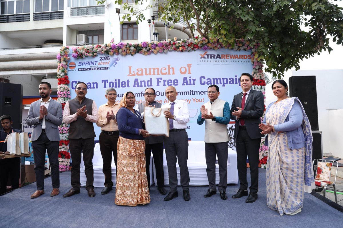 IOCL_Rajasthan's tweet photo. Redefining service excellence at every touchpoint
#IndianOil elevates customer experience with Clean Toilet &amp; Free Air Campaign launched by ED&amp;SH, RSO Impeccable hygiene, guaranteed free air &amp; ₹100 XTRAREWARD on verified concerns
Customer First isn't a promise, it's our standard https://t.co/Akrf65mZOt
