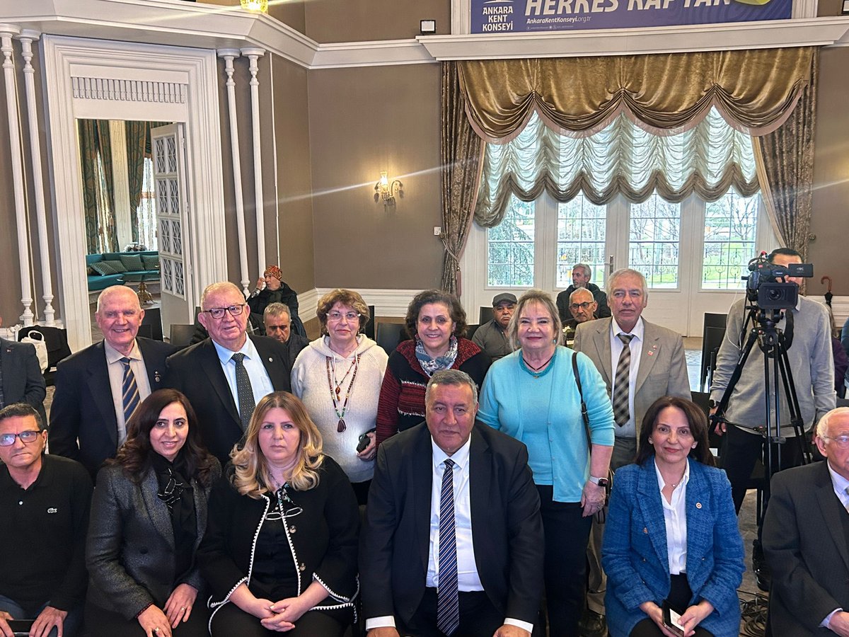 ANADOLU'DA TARIMIN ÇÖKÜŞÜ MÜ; DÖNÜŞÜMÜ MÜ'' başıklı konferansta bir araya geldik.
<a href="/ayfer/">ayfer</a>.ulusoy Ayfer Ulusoy’un moderatörlüğünde, CHP Niğde Milletvekilimiz Sayın Ömer Fethi Gürer, Türkiye'de tarımın geleceğini, üreticimizin yaşadığı derin sorunları ve çözüm yollarını ele aldı,