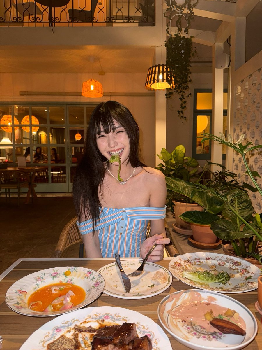 venusflystrap (@t0nnkhaw) on Twitter photo 