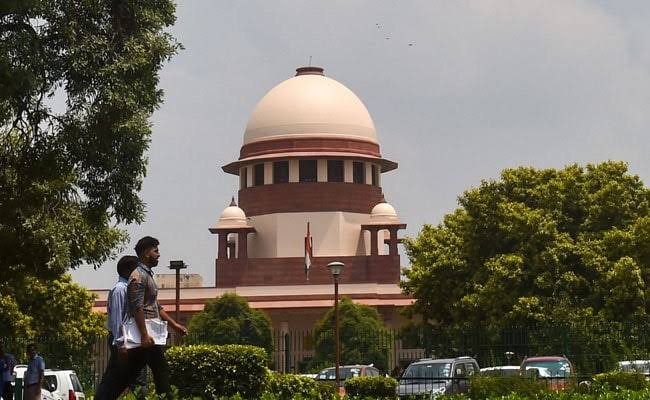 उत्तराखंड के कोटद्वार में पिछले दिनों सुर्खियों में आये मोहम्मद’ दीपक की  जिम की सदस्यता 150 से घटकर 15 रह गई थी।
अब सुप्रीम कोर्ट के 12 वकीलों ने दीपक के जिम की 1 साल की सदस्यता ले कर उनकी मदद का एलान कर दिया है...
#deepak 
#SupremeCourt