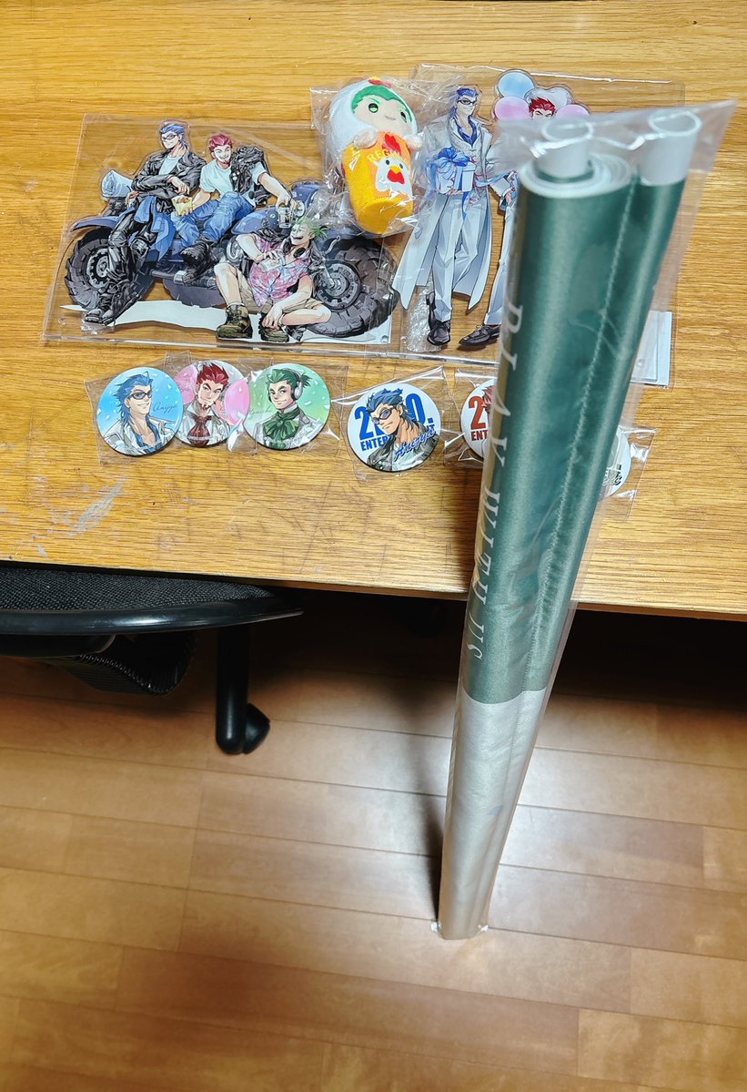 ローソンコラボ届いた〜。デカイ（笑）。とりあえず、あの、特大