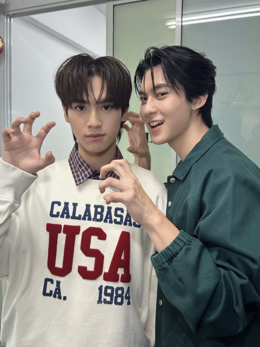 ส่วนคู่นี้นั้นนน เหมียวกรุบ 😊

FITTING MR FANBOY
#Fittingรักสุดใจนายแฟนบอย