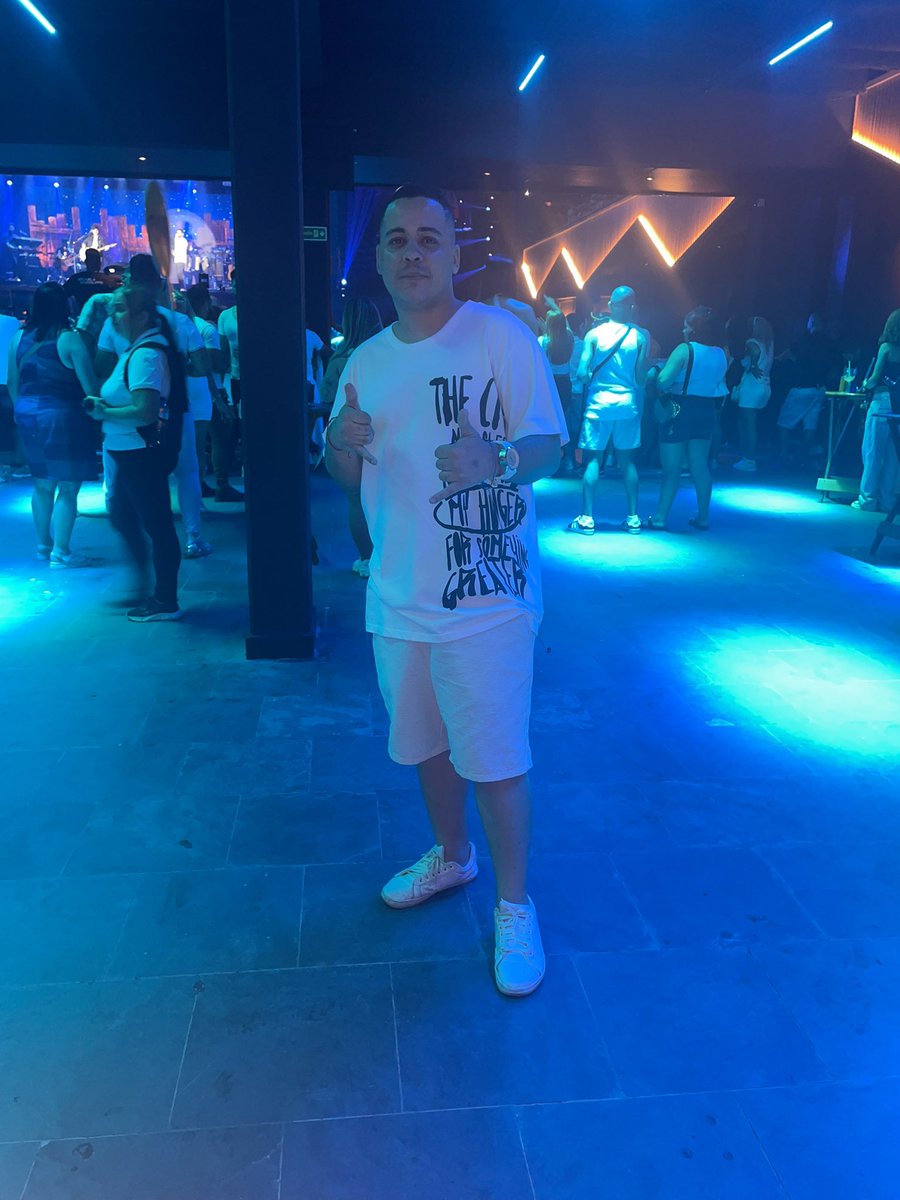 PUTIFEROOS's tweet image. Por aí né rapa
Posso te salvar com um pix?