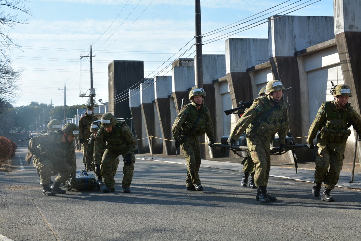 1i_nerima's tweet image. 【武装走競技会】
連隊は、朝霞訓練場において「市街地武装走競技会」を実施しました！武装して走るだけでなく、射撃、重量物運搬、軽装甲機動車を押すなど、任務遂行能力の向上と、チームとしての団結強化を図りました！
#１連隊
#武装走
#競技会
#ＯＮＥＴＥＡＭ