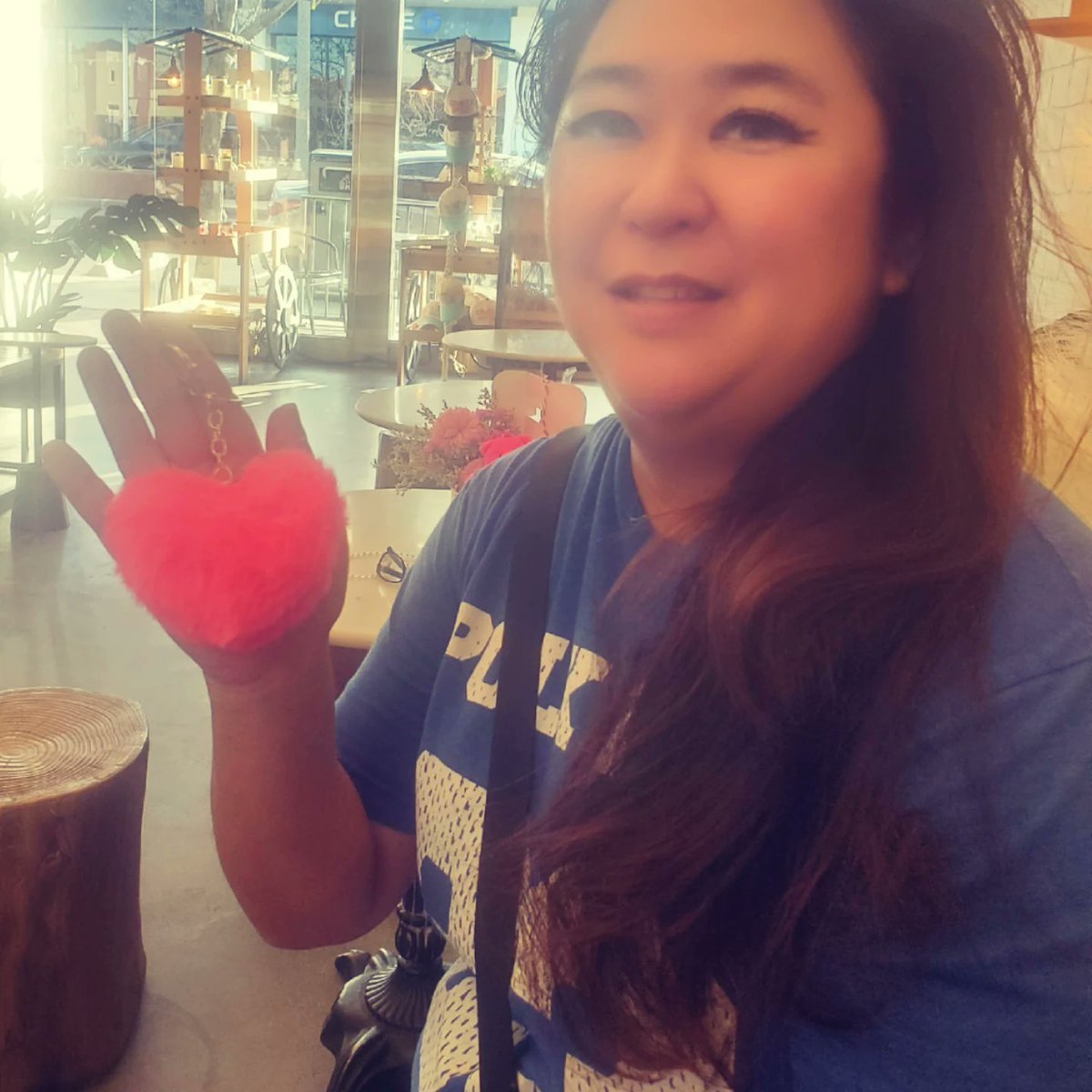 ComedianCorinne's tweet photo. Went to #snowmonster in Belmont Shore for their #ValentinesDay box with flowers, teddy bear, heart card/tag, and drink. I chose the #strawberryshortcake #matcha
I even bought a cute #pink bag charm! 💕
#girly #cute #Heart
#comic #comedian
#ComedianCorinne 🤪🤘 https://t.co/yIj10qrhA8