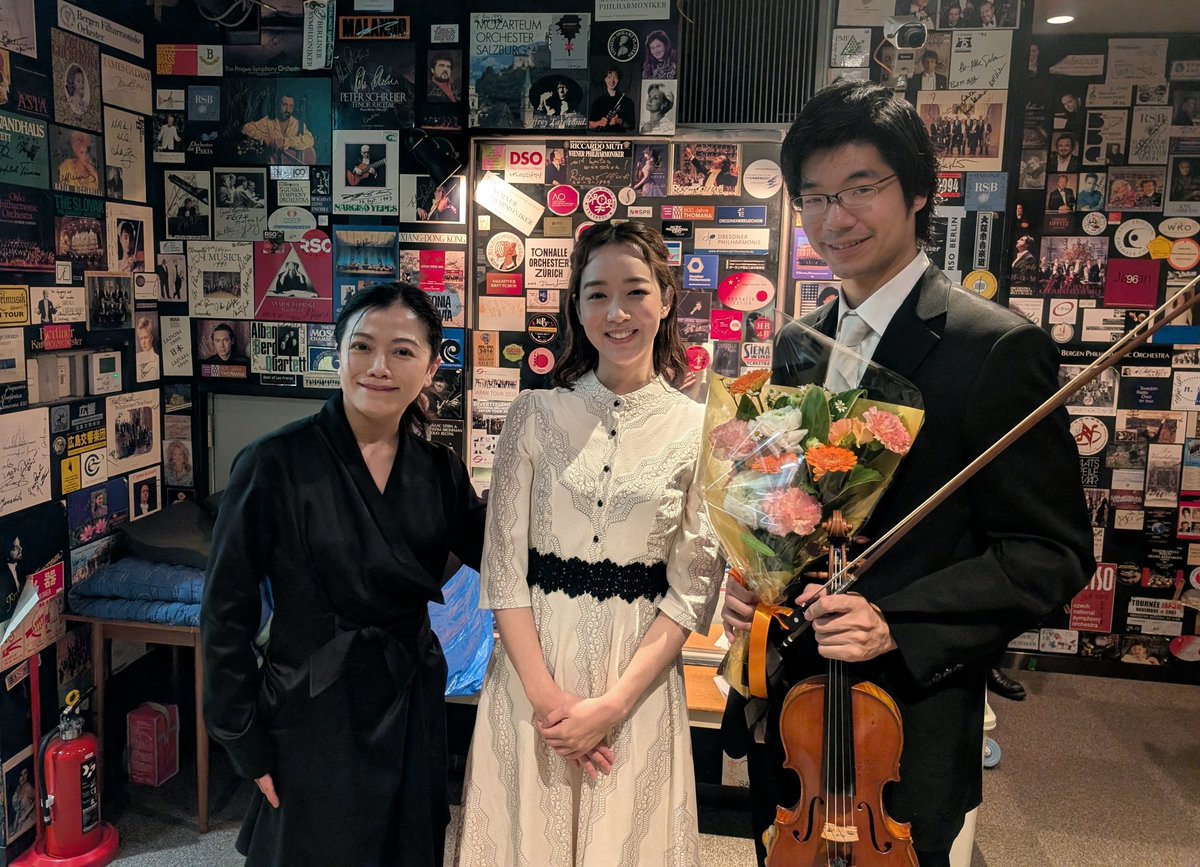 kansaiphil's tweet photo. 本日は、恒例の東大谷高等学校主催・令和7年度予餞会／卒業記念コンサート🌸
3年生の皆さん、ご卒業おめでとうございます🎓✨
指揮は三ツ橋敬子さん、司会は古橋果林さん🎼🎤
ザ・シンフォニーホールで聴いていただいた今日の演奏が、これから先の人生のどこかで、ふとよみがえる思い出のひとつになっていたら嬉しいです🌸😊
🌸新しい一歩を踏み出す皆さんに、心からのエールを！👏🎶

#関西フィル
