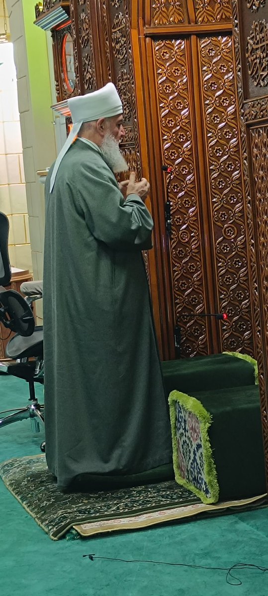 Osmanlıca öğrenmek, mazinin irfan kapısını aralamak isteyen gönüller; istikametlerini Şeyh Seyyid Muhammed Sâkî Hazretleri’nin dergâhına çevirsinler. Zira orada sadece harfler değil, mana da talim olunur.