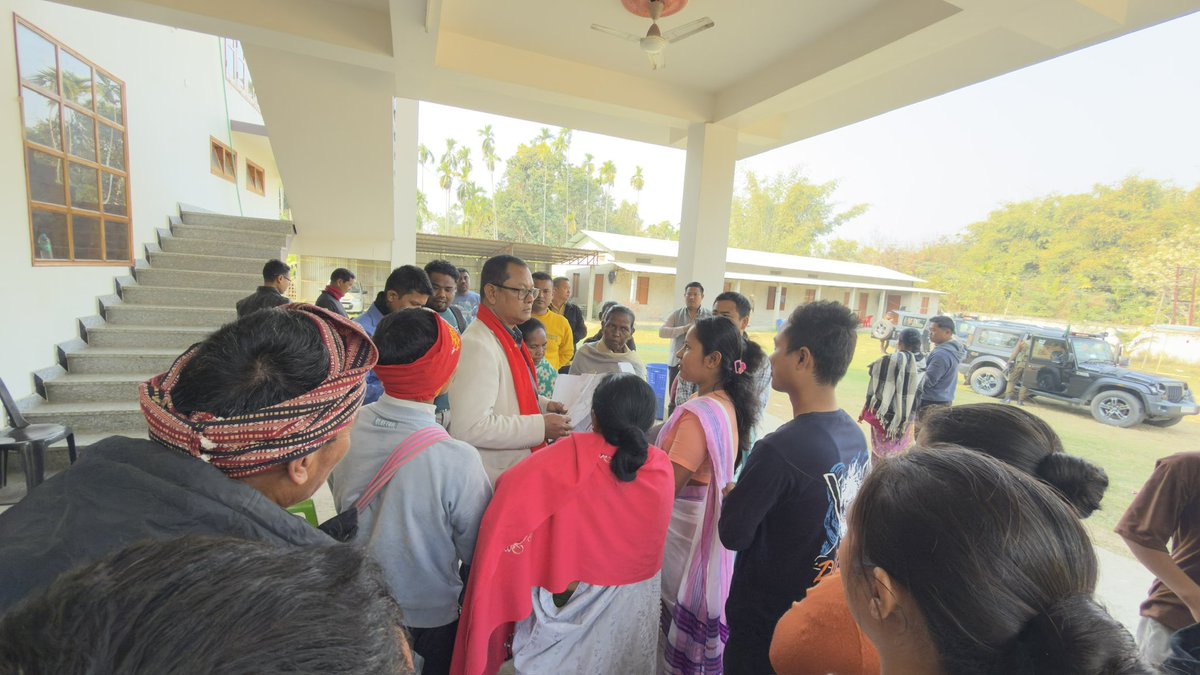 DrNumal's tweet photo. Morning OPD at my residence, attending to patients and hearing their concerns before the day’s engagements begin.

#MorningOPD #PublicService #HealthcareFirst #Bokajan #KarbiAnglong https://t.co/r0c9o32AVW