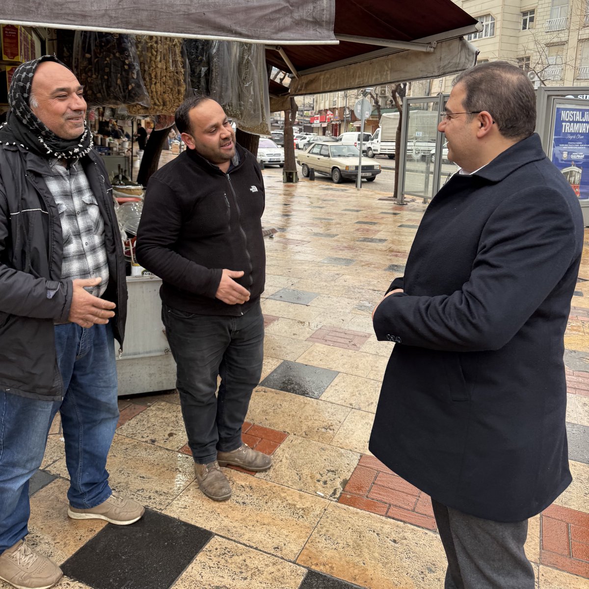 Haşimiye Meydanındayız. 

Esnafımız ve vatandaşlarımızla sohbet ettik.