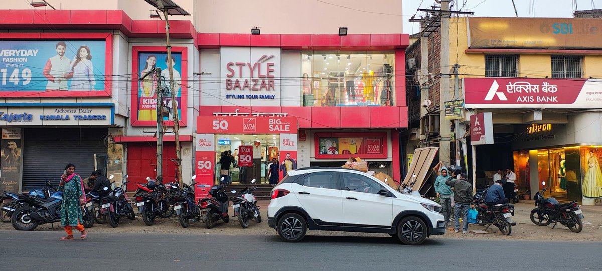 #सुरक्षा मानकों को #ताक पर रखकर #शहर में #संचालित हो रहे हैं #मॉल, कभी भी हो सकता है बड़ा #हादसा..... <a href="/dcpakur/">DC PAKUR</a> <a href="/HemantSorenJMM/">Hemant Soren</a> <a href="/JharkhandCMO/">Office of Chief Minister, Jharkhand</a> <a href="/yourBabulal/">Babulal Marandi</a> <a href="/prdjharkhand/">IPRD Jharkhand</a> <a href="/IprdPakur/">IPRD PAKUR</a>