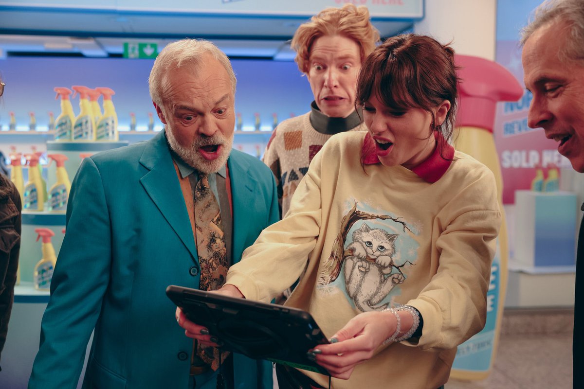 taylorswiftbr's tweet photo. 🚨 MALUCA!

Taylor Swift lançou DUAS versões extendidas do videoclipe de “Opalite”, com bastidores, nas plataformas de streaming. https://t.co/Jy89Ca22lM