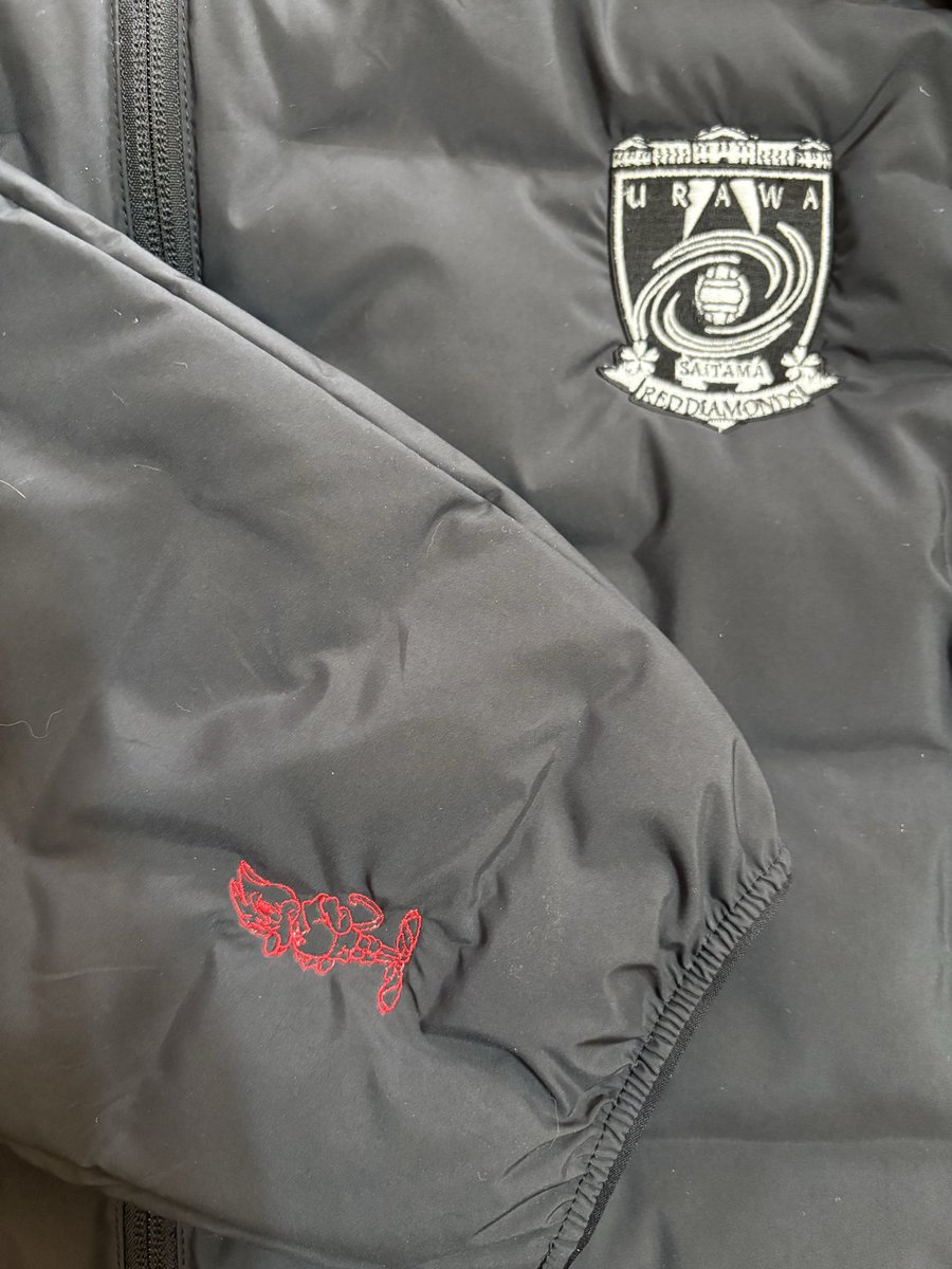 sochan200's tweet image. 話題のJリーグ刺繍をレイクタウンでしてきた！
シーズン移行で来シーズンからは寒い季節の試合が増えるのでパフテックパーカーに！
レディア入れるとより公式グッズ化する🙏

 #Jリーグユニクロ刺繍部