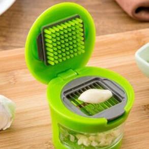 UnicunShop's tweet image. Say goodbye to stinky fingers and hello to perfectly minced garlic! 👋 This multifunctional tool chops veggies too!  🧄🧅🥒 Get yours here: unicun.com/product/multif…  #kitchenhacks #garliclover #cookingtools
