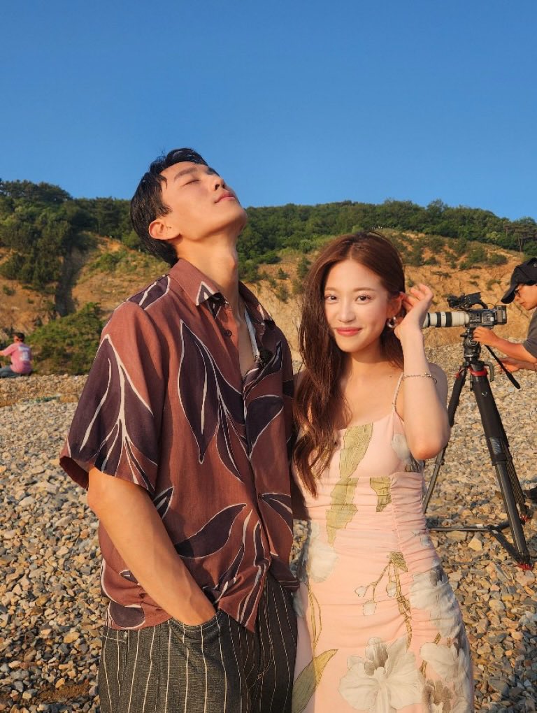 잠만 재진주영 인스타 비슷하게 올리고 둘 다 투샷 올림   기대한다 나