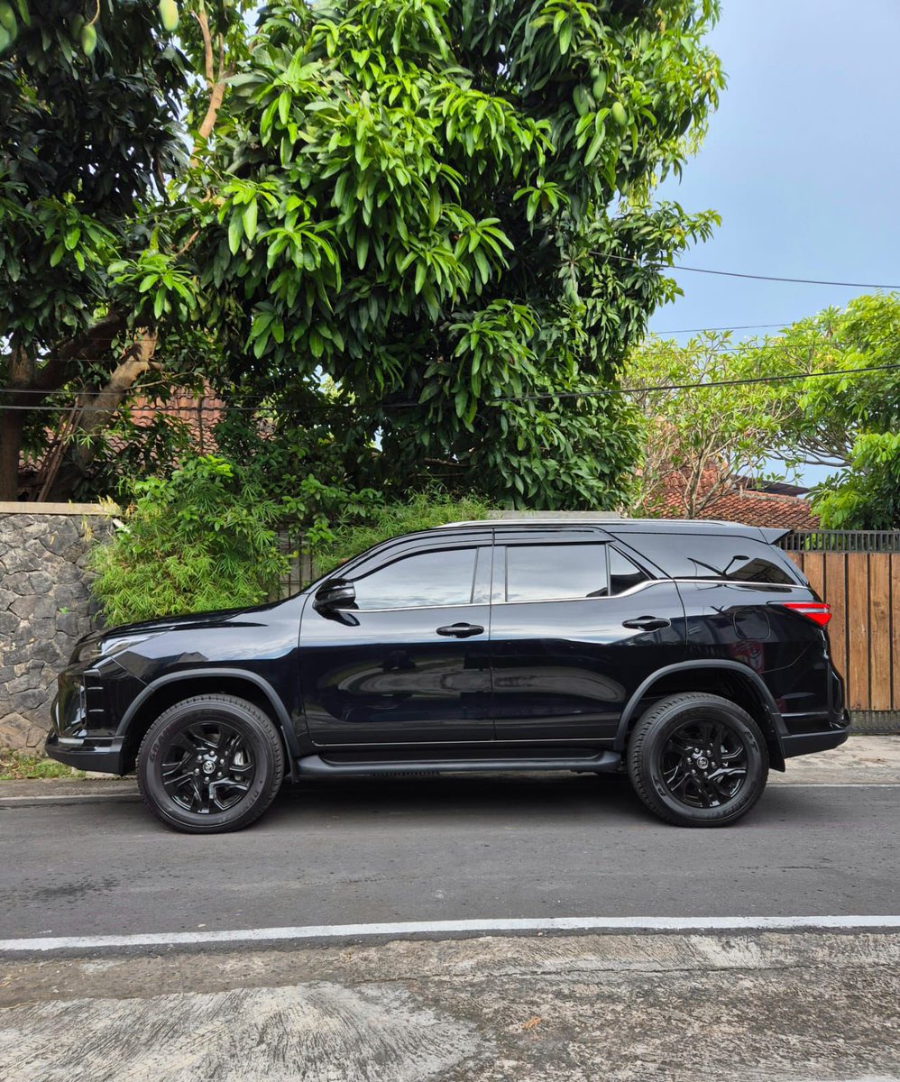 cepaterbatas's tweet photo. All New Fortuner GR Sport 2.8 Aero Package TSS Solar AT, plat D Bandung, tahun 2024 akhir, KM baru 3 ribuan. Pajak panjang sampai Desember 2026. Kondisi nyaris baru, tangan pertama, service record lengkap, buku servis &amp; kunci serep ada. Unit simpanan.
Lokasi Solo
WA 085156826466 https://t.co/LxLnELnKlj