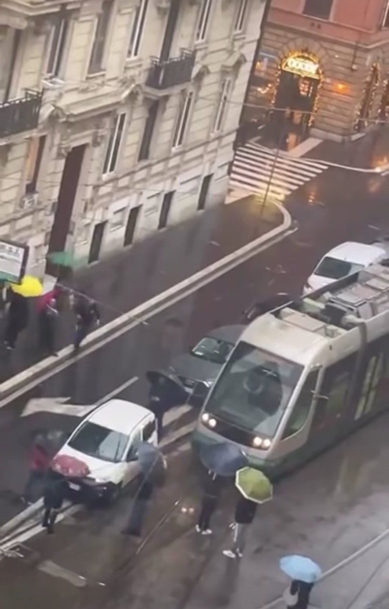 Continua incessante, anche ieri, la #TolleranzaZero voluta da <a href="/gualtierieurope/">Roberto Gualtieri</a>.
Finalmente si comincia a vedere la mano del comandante (interno) della PLRC nominato da lui ah no... <a href="/Antincivili/">Segnalatore Seriale</a>
#MilleSagheAppassionanti
#EroganoUnServizioDiAltoLivelloCheNonHaEgualiNellaPA