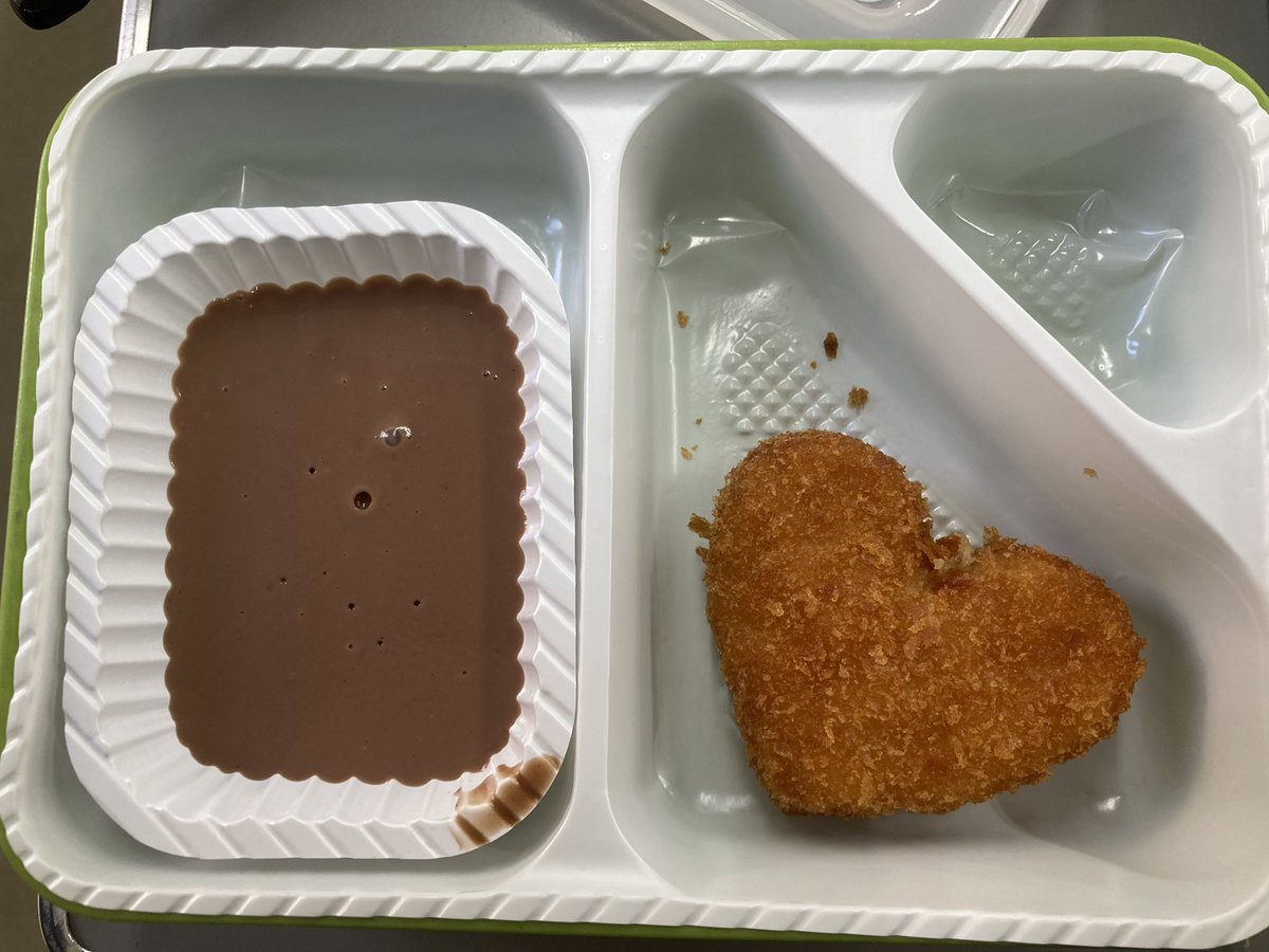 It’s Valentines Day tomorrow! How do I know? Today’s school lunch told me so! #Japan #schoollunch #ValentinesDay