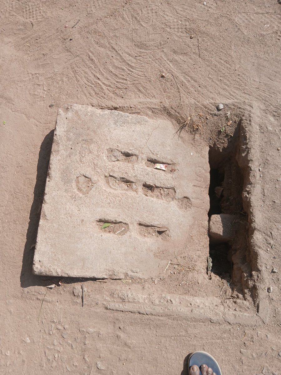 ramulinganolla's tweet photo. Hi good morning dear ghmc Commissioner iam ramu from nethajinagar Hanuman temple Last one month complete no response no action very dangerous road side owl please solve the problem contact 9666985821 https://t.co/ZYYiFwSWCL