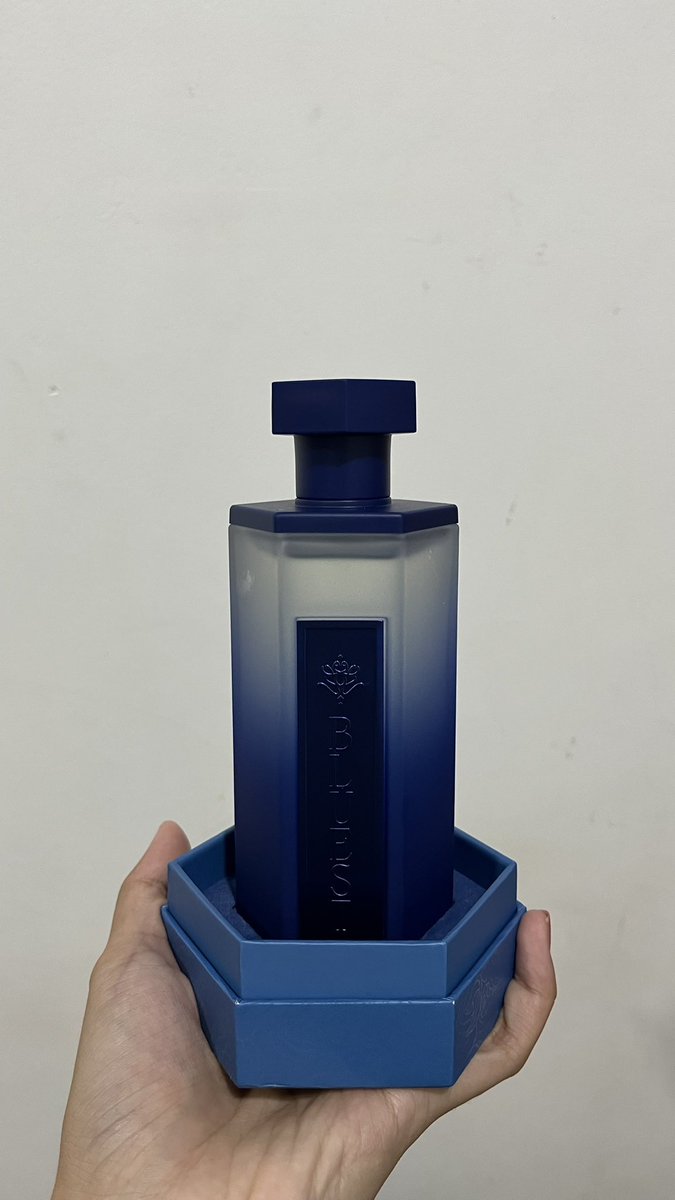 wts parfum arab❤️ original lgsg dari arab, blm perna dipake (segel)

parfume reef 33 (100ml) 
- 💸1.8juta

bluest (200ml)
- 💸1.2juta

open nego yaa, bisa shopee juga

#zonauangᅠ  #zonaba wts parfum