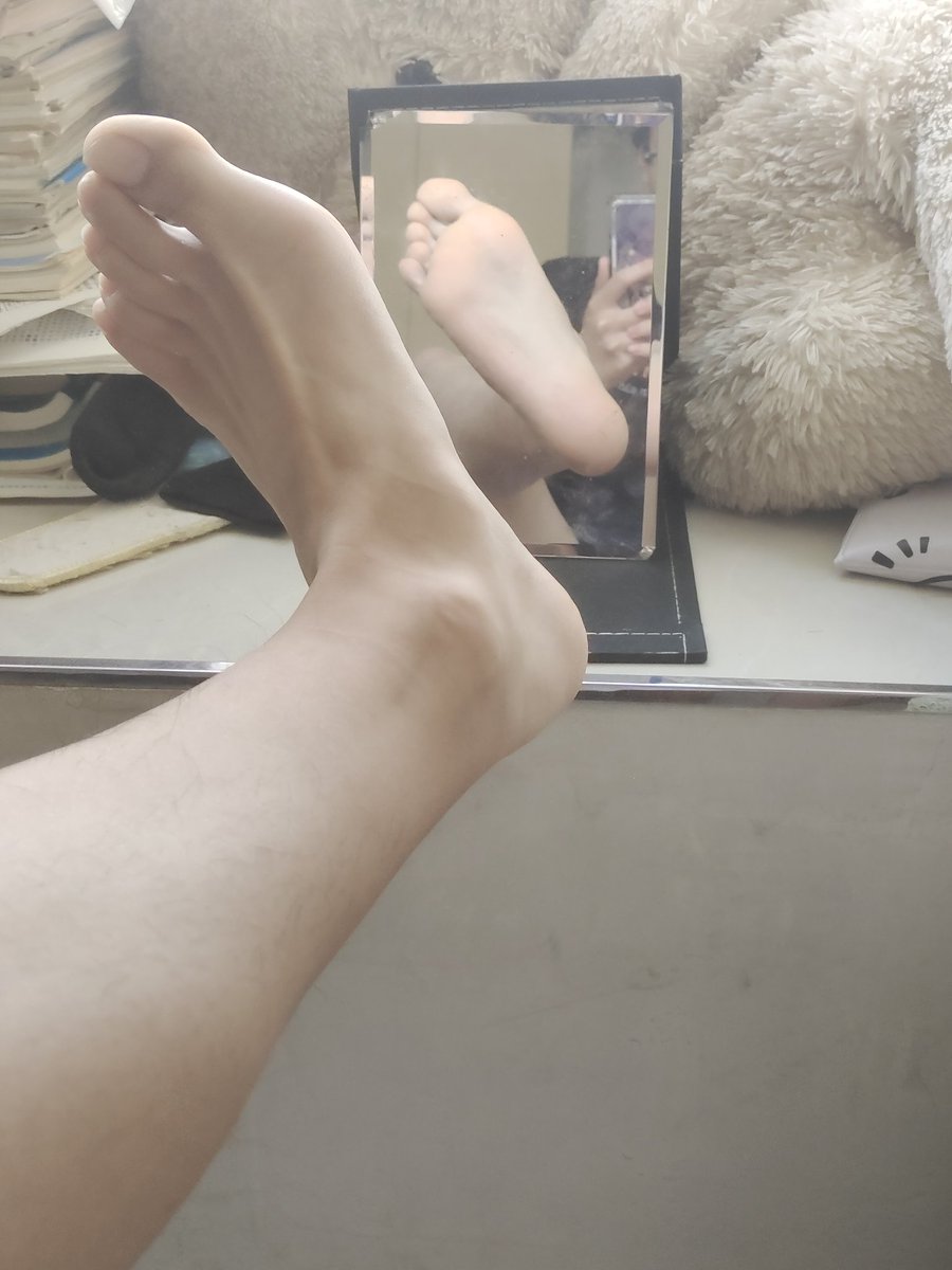 缺个无脑骚狗给我舔脚