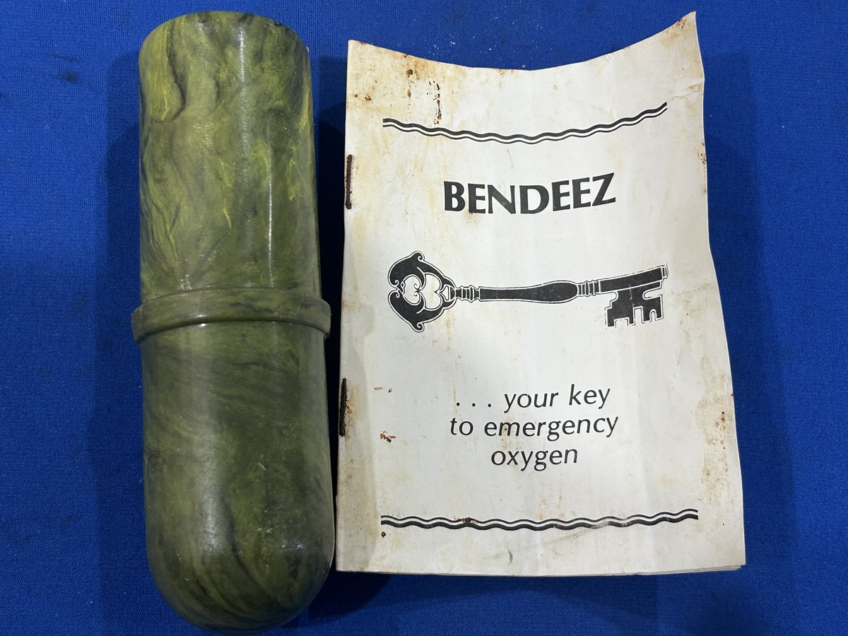 VintageScuba's tweet photo. Just when I thought I’d seen most of the weird and wonderful inventions in vintage scuba gear, along comes the BENDEEZ.
The BENDEEZ Emergency Oxygen Adaptor was an Australian 1980s device that let divers breathe pure oxygen using their own regulator. https://t.co/OanRt77JwR