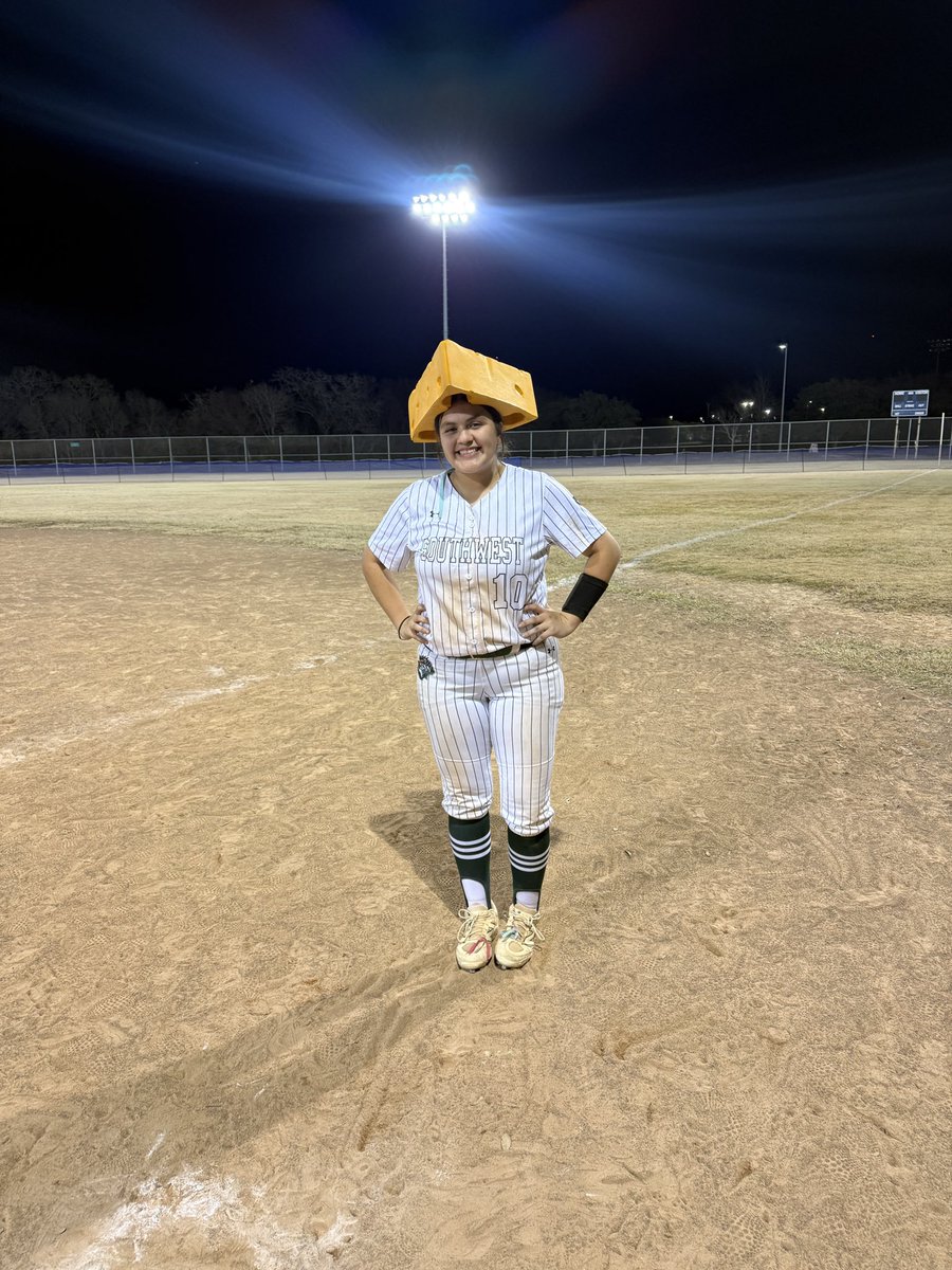 sw_dragon_sball's tweet photo. Junior, Erin Piedra is our M2C Player of the Game. She went 2 for 2 at the plate with two RBI’s and played solid defense at first base. Keep it up Erin! https://t.co/d582bSQKVP