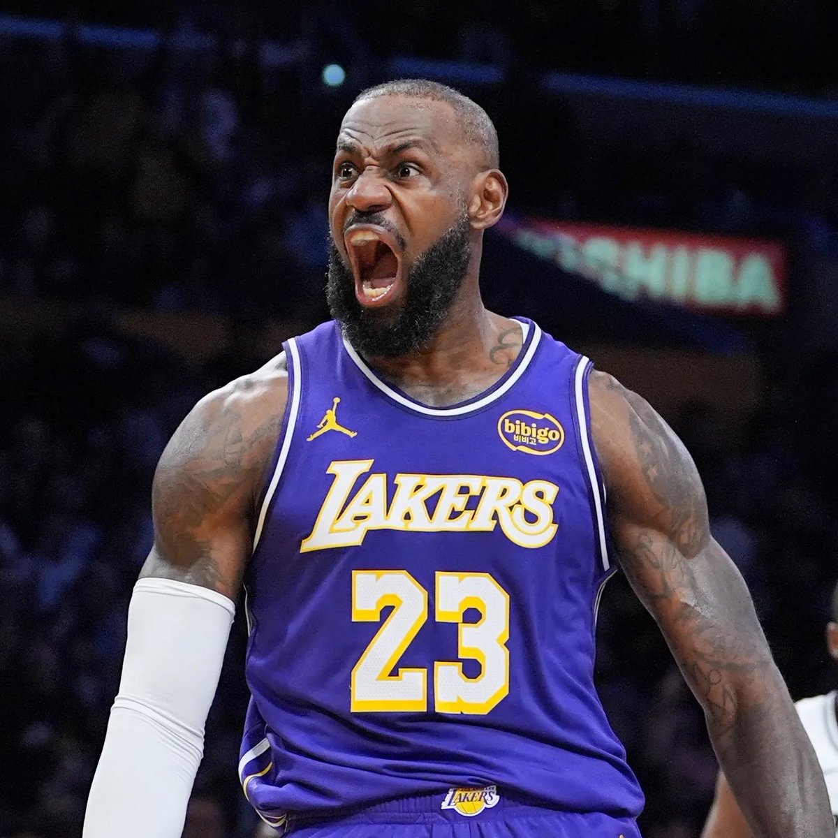 BREAKING: LeBron James just became the oldest player in NBA history to record a triple-double. Insane. 🐐