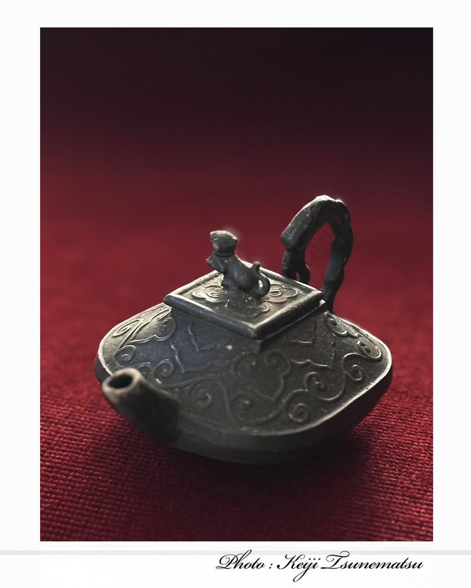 机の周りにあるもの。書道で使う銅製の水滴🖌️ #古銅 #水滴 #松江