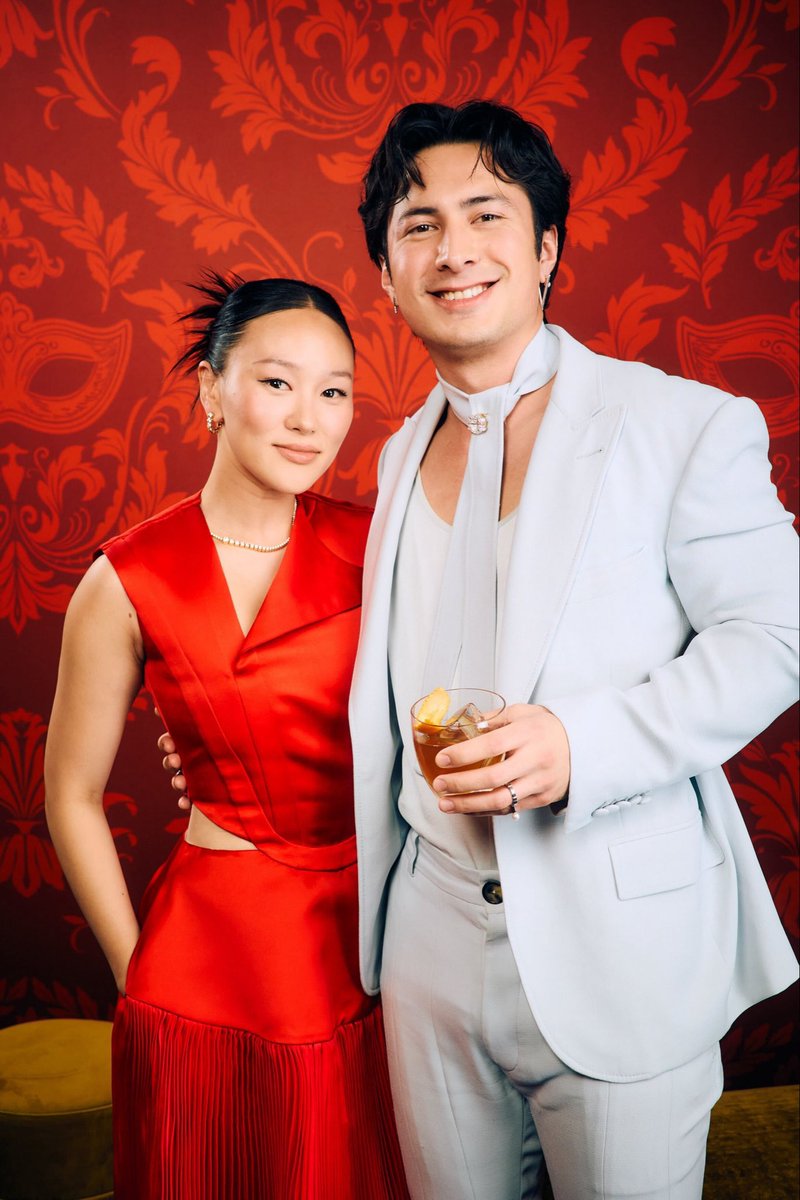 I can't decide who to look at, they're both gorgeous ✨️