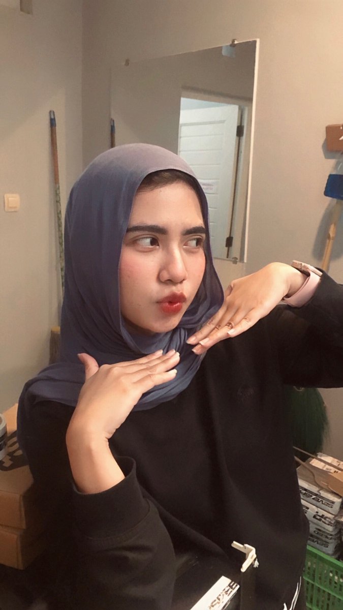 lagunaww's tweet photo. At least, we never needed plastic surgery to look like this.
These big eyes? Natural.
Double eyelids? Came standard.
Even the soft aegyo-sal sitting under my eyes
No clinic consultation. No recovery room. No “before and after” slideshow 🫣🤣 https://t.co/fbBbx9qvSa