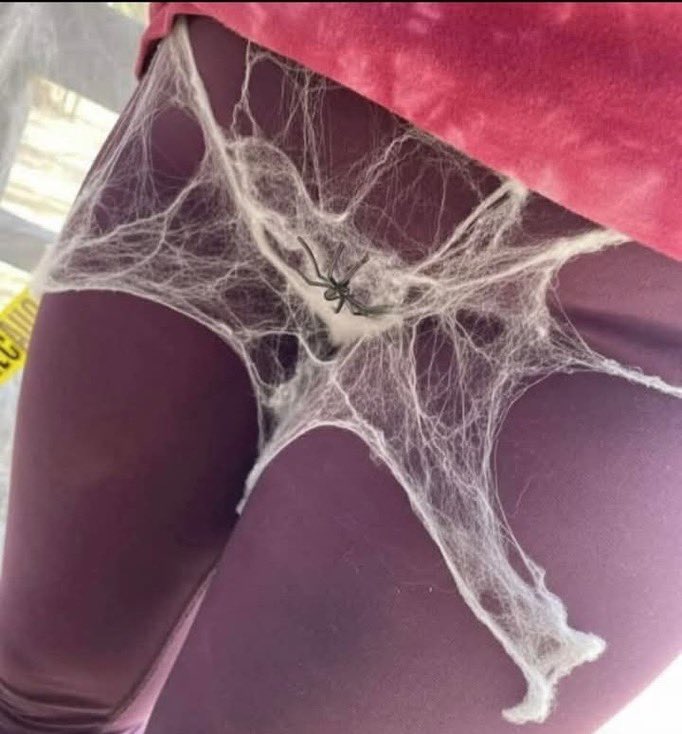 Na today some gals go comot cobwebs from their field 😂😂