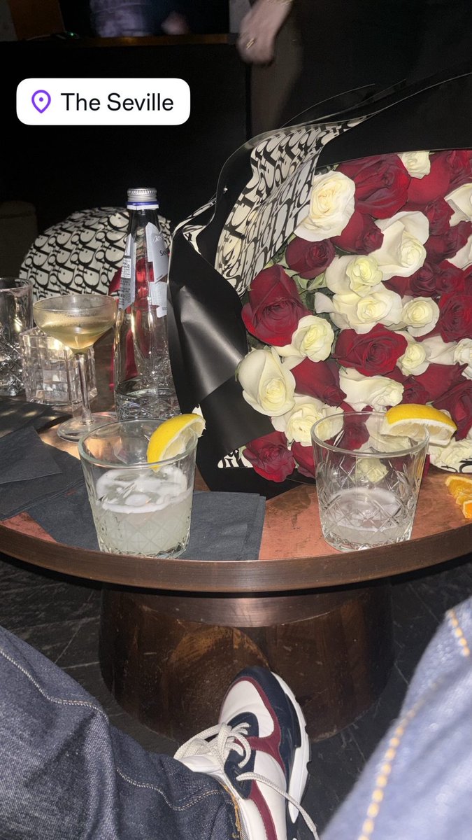 ItsJustBooja's tweet photo. Love Day 🌹 https://t.co/0MAnns3Yfy