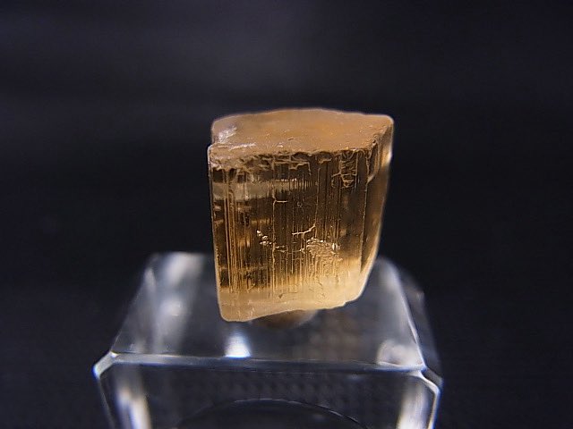 タンザニア🇹🇿産スキャポライト原石‼️蛍光のピンク🩷色がめっちゃ