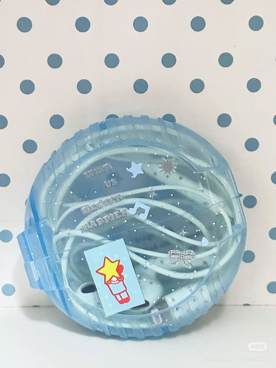 ที่จีนกำลังฮิตสิ่งนี้เลยย เอากล่องขนมมาติดสตก ใส่หูฟังสาย ลองดูละมันกล่องละ~40฿ เอง ใครตี้ไหมคะ🥺 แต่ได้ของต้นๆมีนาเพราะตอนนี้ติดตรุษจีนถึงสิ้นเดือน เดมได้เลยย