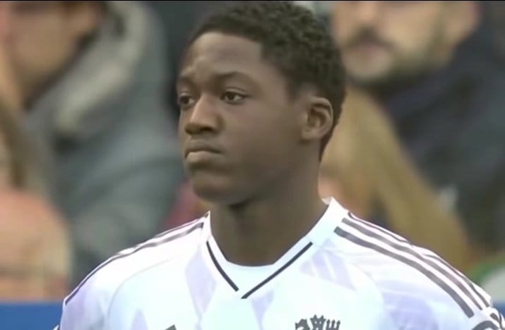 mts__kid's tweet image. Class rep aliwacha nioge kwa maji maridi,nijipake my expensive perfume alafu nilipe fare mpaka class alafu anasema lecturer askiii mzuri.