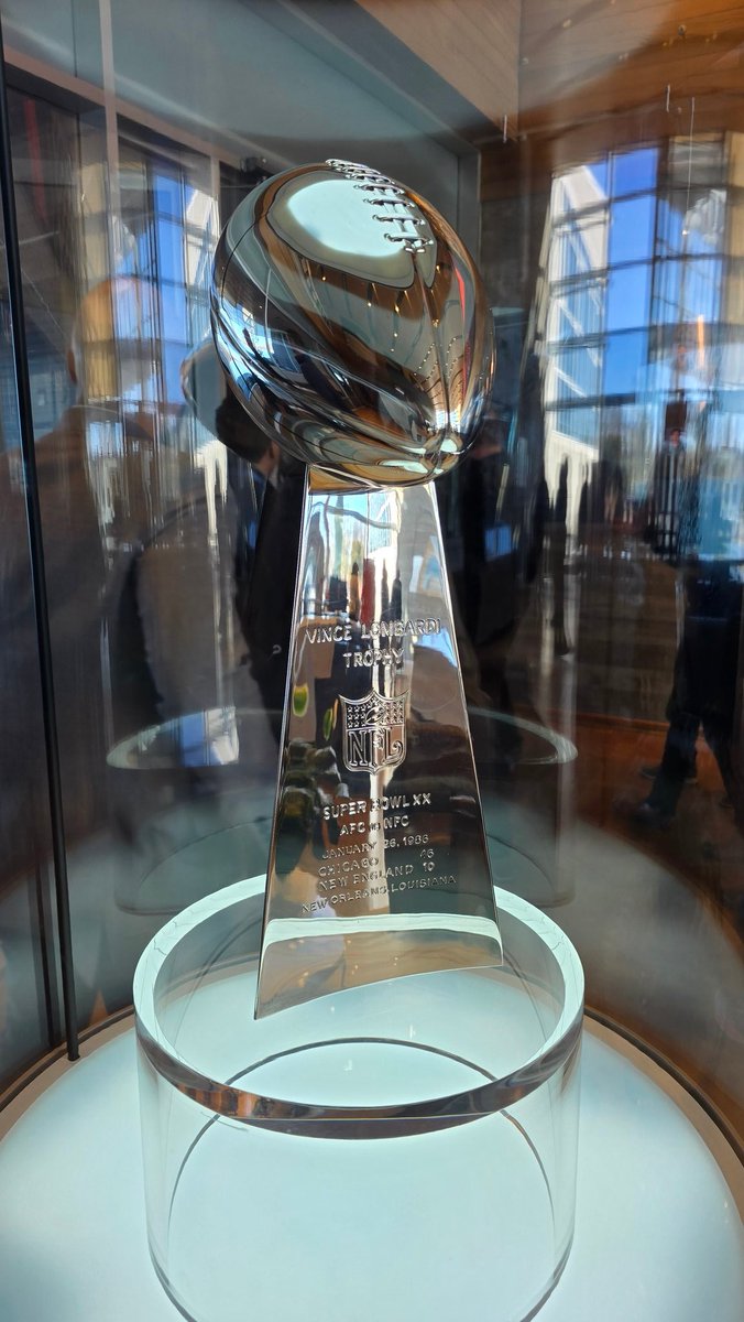 JahanRodriguez's tweet photo. Huge thanks to @MotoSolutions for hosting us at Halas Hall! 🐻⬇️

We covered the latest in security tech, heard from an inspiring retired DEA leader, and toured the Walter Payton Center. Top-tier experience!

#ChicagoBears #HalasHall #Leadership #Networking https://t.co/WwkdEP2AN4