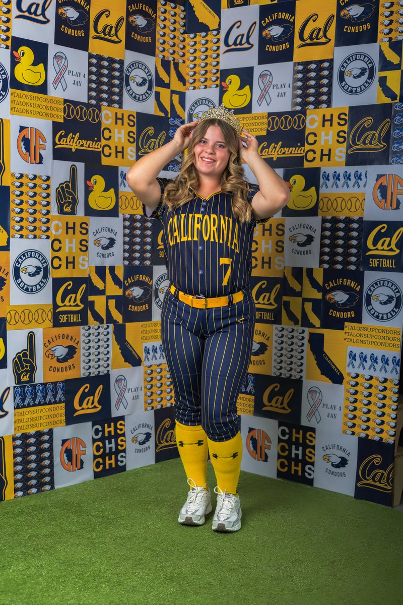 SkyMinor2026's tweet photo. Bringing it back one last time β¨οΈβ³οΈπ€ #seniorszn #mediaday #playforjay #California https://t.co/BbpuH2ItHH