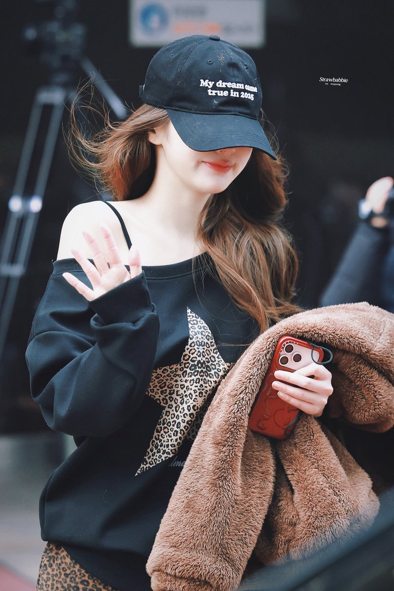 Strawbabbie_wy's tweet photo. 260213 KBS

반했다..🖤🤍

#아이브 #IVE #장원영 #JANGWONYOUNG #원영 #WONYOUNG #ウォニョン @IVE_twt https://t.co/ZMGE2bBxx4