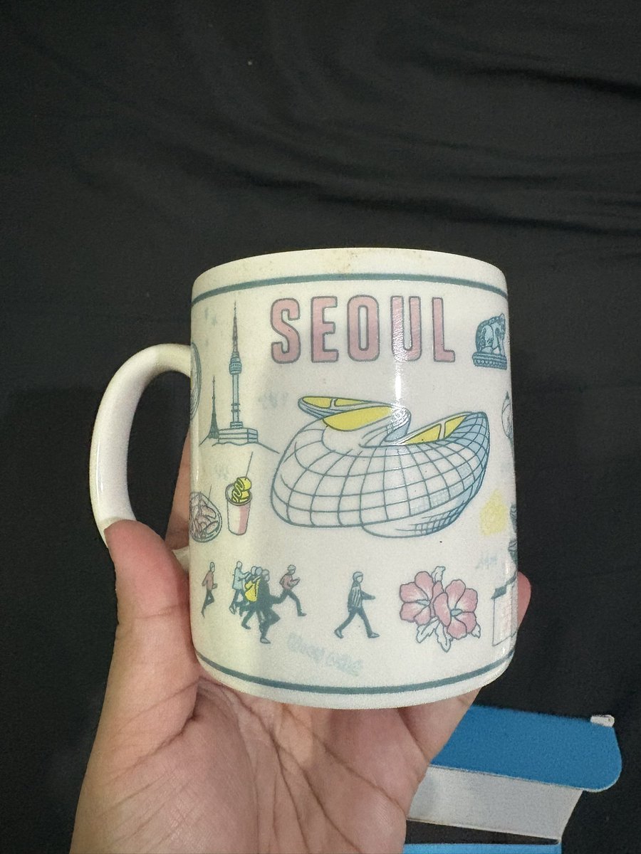 singulvritae's tweet photo. @BTSMarketMY @BTStrading_MY WTS BTS POP-UP STORE KOREA (2019)

RM70 include postage
-never use and kept in box

Kindly help rt and spread thiss!! 🙌🏻🙏🏻

Please DM for more pictures!!
@BTSMarketMY 
@BTStrading_MY 
#pasarBTS https://t.co/JauFzHx8aJ