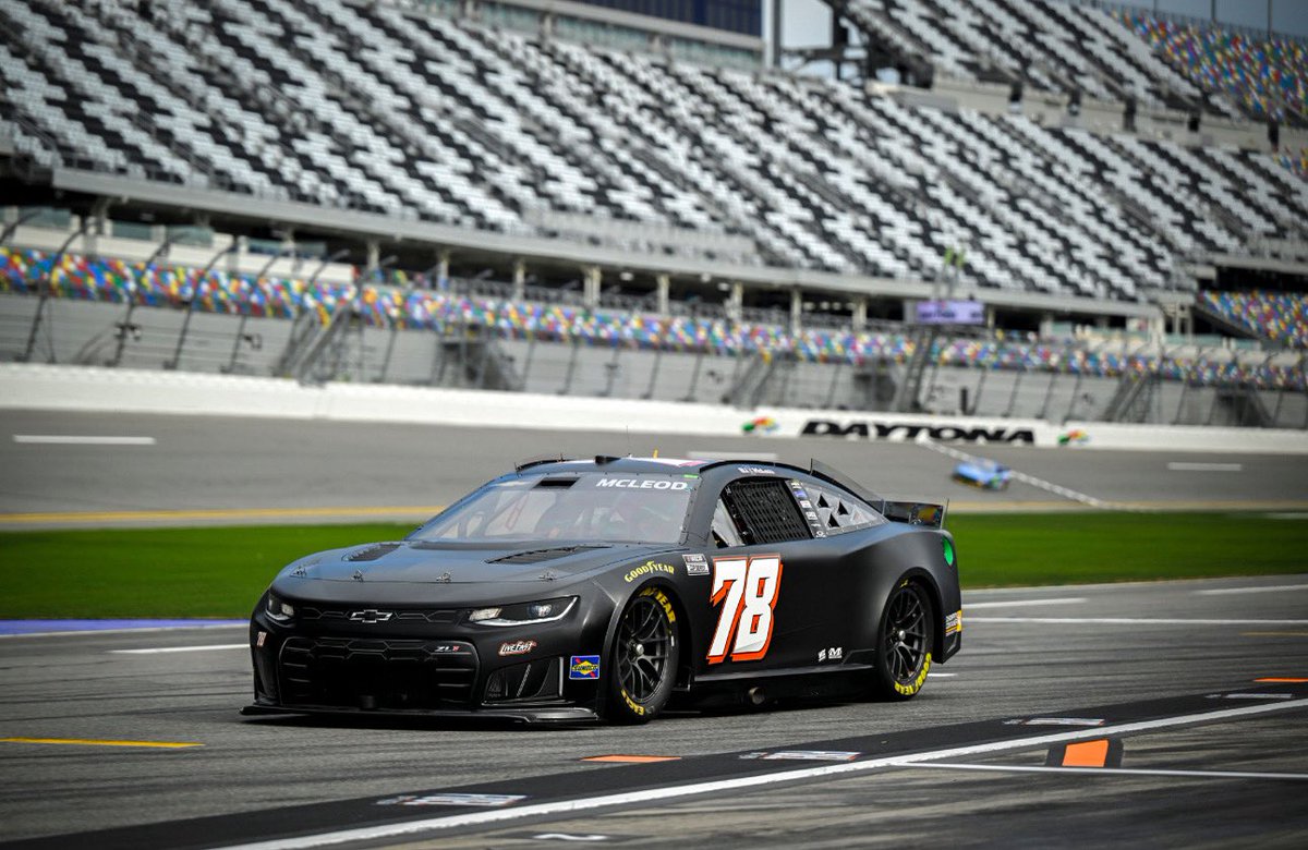 #NASCAR #DAYTONA500 Anthony Alfredo fue descalificado del duelo 2 en Daytona

La manguera de enfriamiento del transeje estaba suelta y la manguera de enfriamiento del piloto no estaba conectada correctamente

Con esto, BJ McLeod y Live Fast Motorsports clasifican a las 500