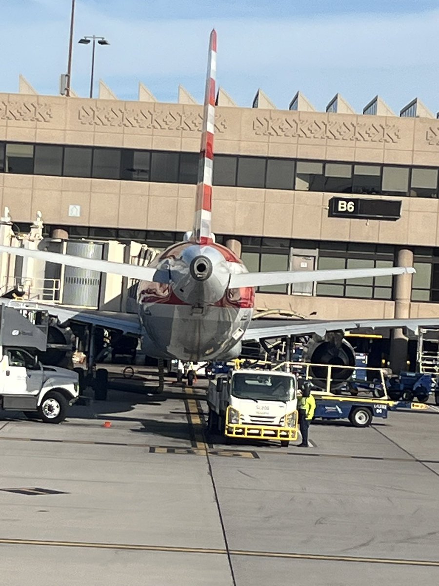 shantrapbobby's tweet photo. Nothing funnier than an airplane butthole. 😂 @AmericanAir https://t.co/VGf2UYcE6Z