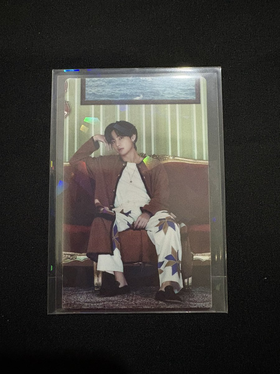 singulvritae's tweet photo. @BTSMarketMY @BTStrading_MY WTS BTS TAEHYUNG/V BE DELUXE LUCKY DRAW PHOTOCARD

RM350 include postage
-negotiable and can do installment
-kept in good condition

Kindly help rt and spread thiss!! 🙌🏻🙏🏻

Please DM for more pictures!!
@BTSMarketMY 
@BTStrading_MY 
#pasarBTS https://t.co/TLFDWqrw2l