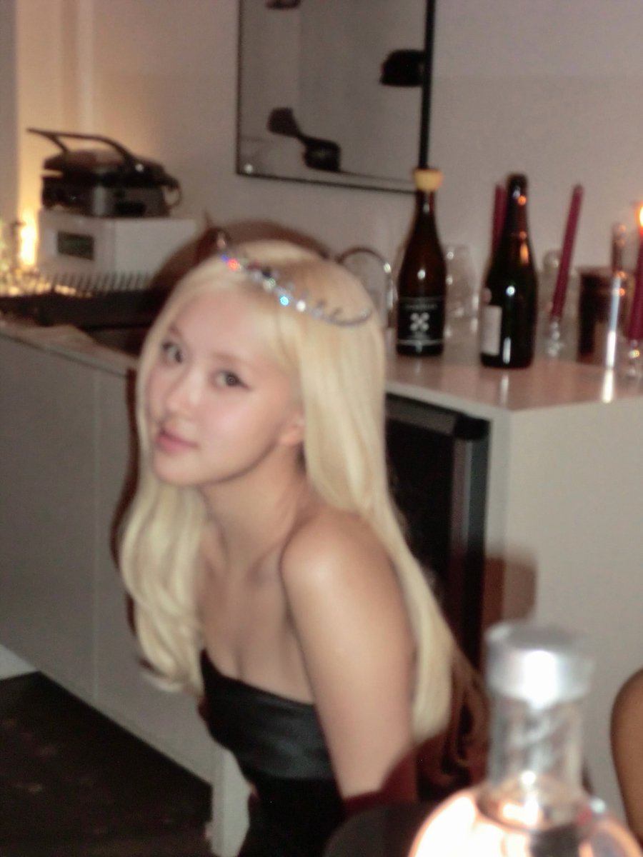 roseannepics's tweet photo. rosé instagram update https://t.co/MQHzdCjC76