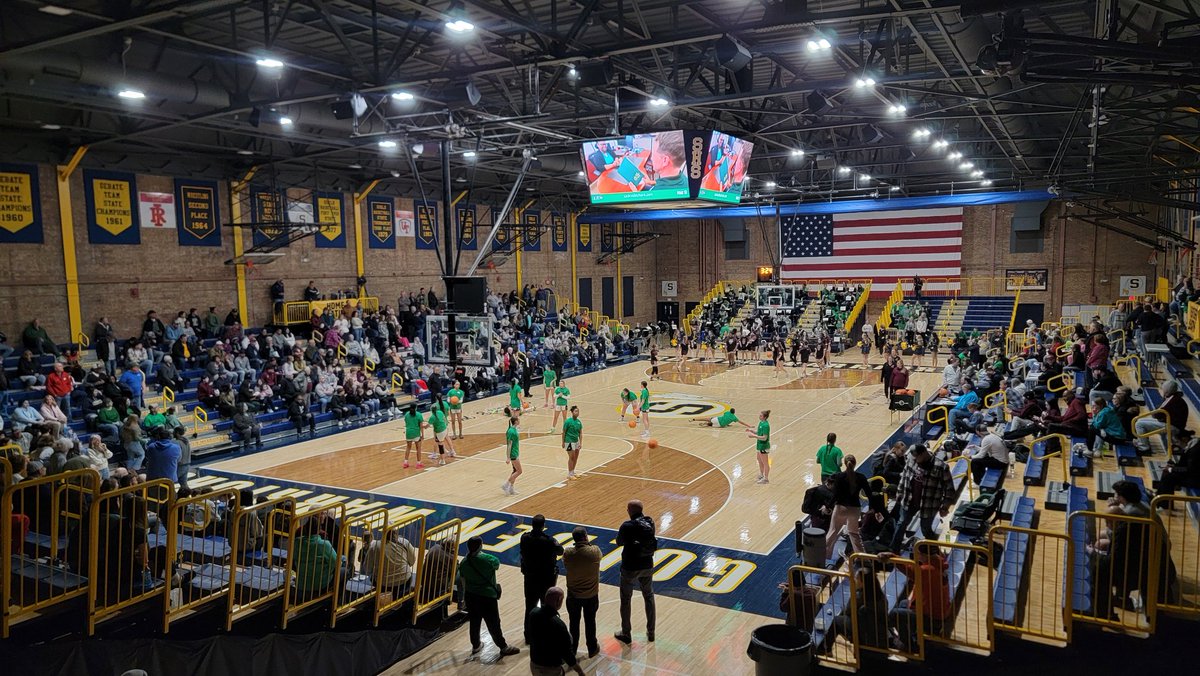 VincentDJohnson's tweet image. Great crowd for girls hoops at #Sterling High School as they host conference foe Moline. They've got the band, the cheerleaders, and me for a big crowd at Musgrove Field House. #illustriousGyms 
@shs_gldnwarrior