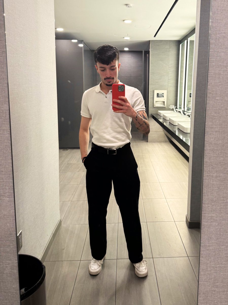 micjher's tweet photo. 10 more months till graduation https://t.co/ZCTxOS7AJR