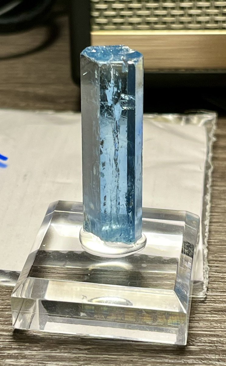 アクアマリン買いました 色付けたんか？ってぐらい色が濃い