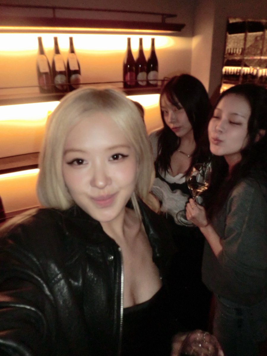 rosie (@roseannepics) on Twitter photo 