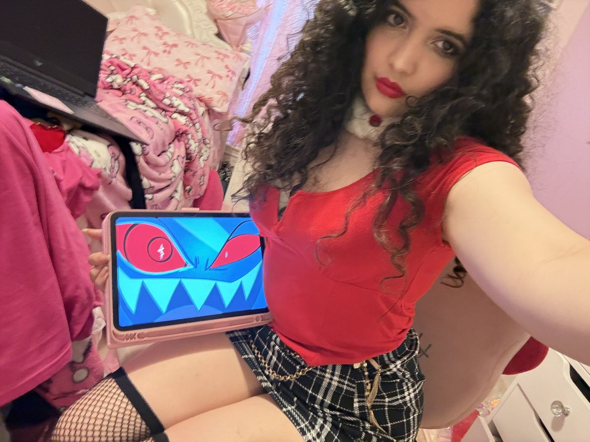 ValVel23's tweet photo. Photos of me in my Valentino inspired outfit with Voxy
Hashtag Vox loves hot Latinos ✨❤️
#valentinhoe
📺🦋❤️💙 https://t.co/agB8Qejyjs